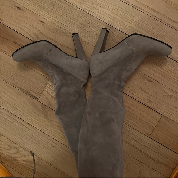 Stuart Weitzman suede over-the-knee boots in taupe. Size 7. Excellent condition. - Picture 14 of 15